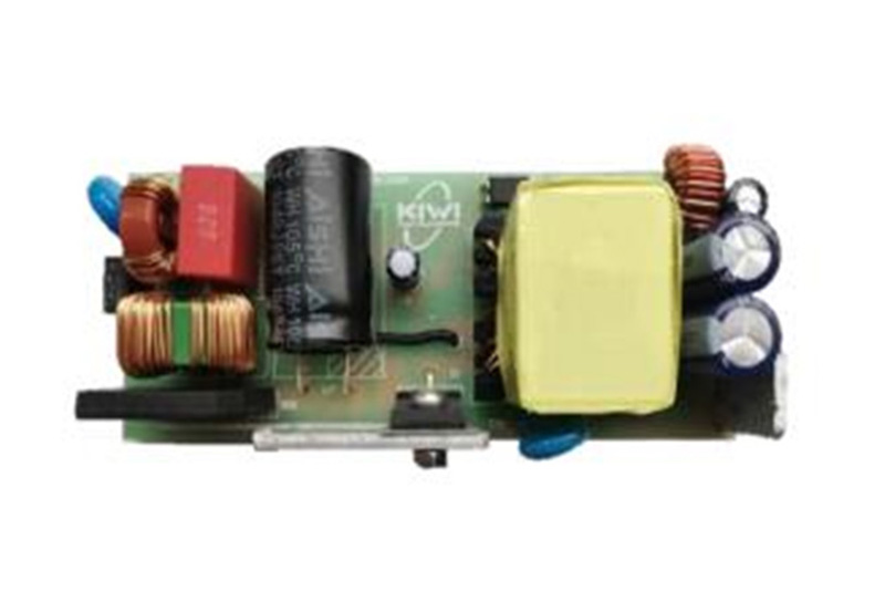 Bộ sạc chuyển đổi 12V/4A hiệu suất cao với Bộ điều khiển chế độ dòng điện ngoại tuyến KP201 và Bộ chỉnh lưu đồng bộ KP40512